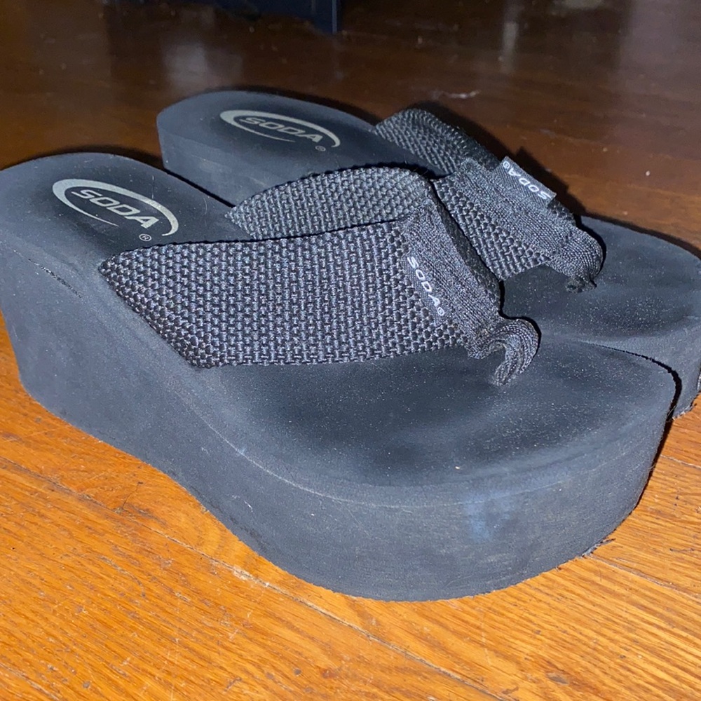 Soda platform flip flops
